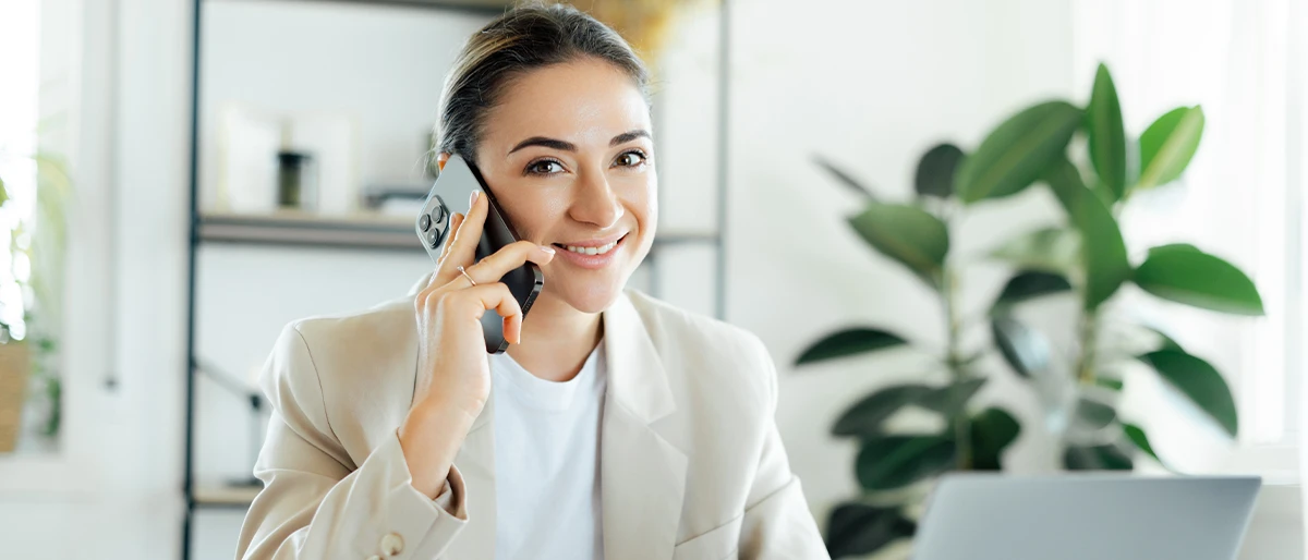 Un consulente Selfy Assistant pronto ad aiutarti via Live Chat, videochiamata o telefono