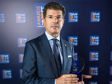 tefano Volpato, Direttore Commerciale di Banca Mediolanum, ritira il premio Rete dell'Anno per Mediolanum
